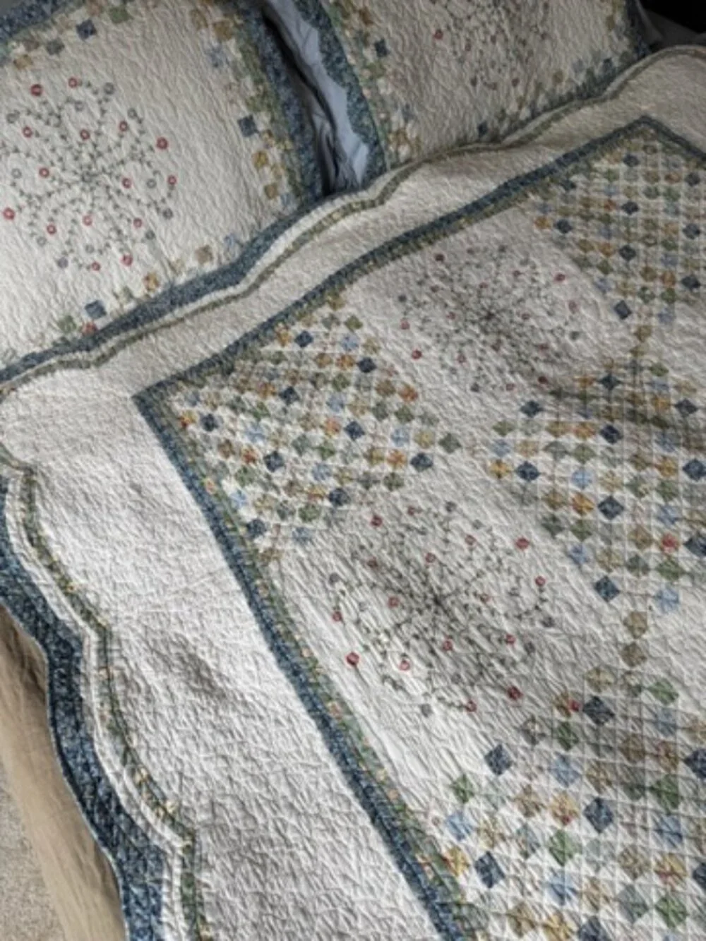 Nostalgia Home Emily Quilt Set with Matching Pillow Shams